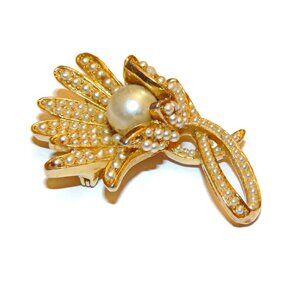 Lovely Faux Pearl Flower Brooch by ART Â©